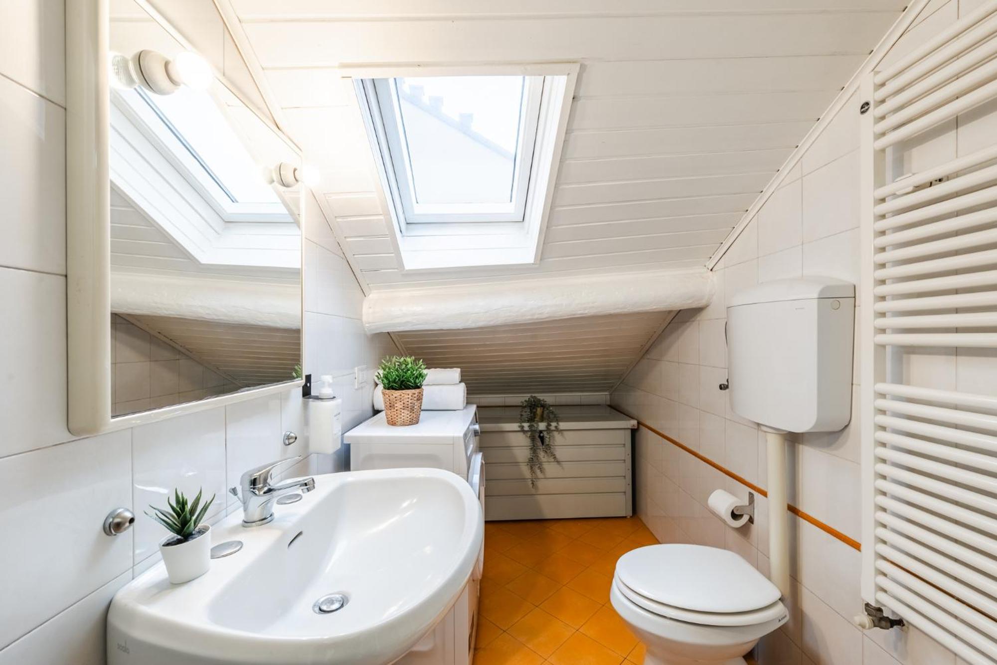 Apartment The White Jungle - San Babila Attic