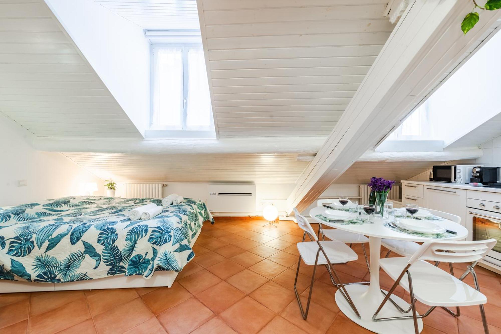 Apartment The White Jungle - San Babila Attic Milan